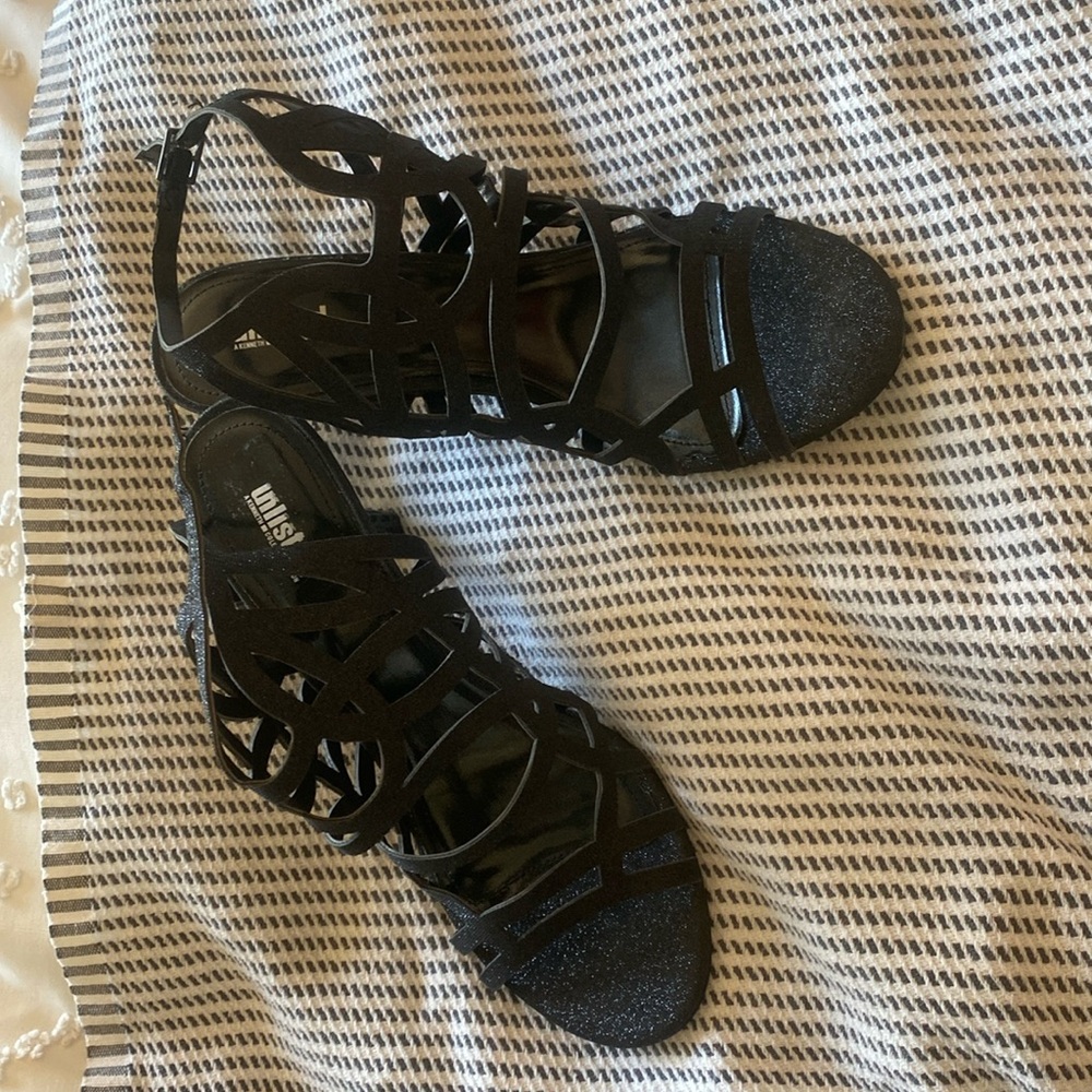 Unlisted by Kenneth Cole Size 9&1/2 heels